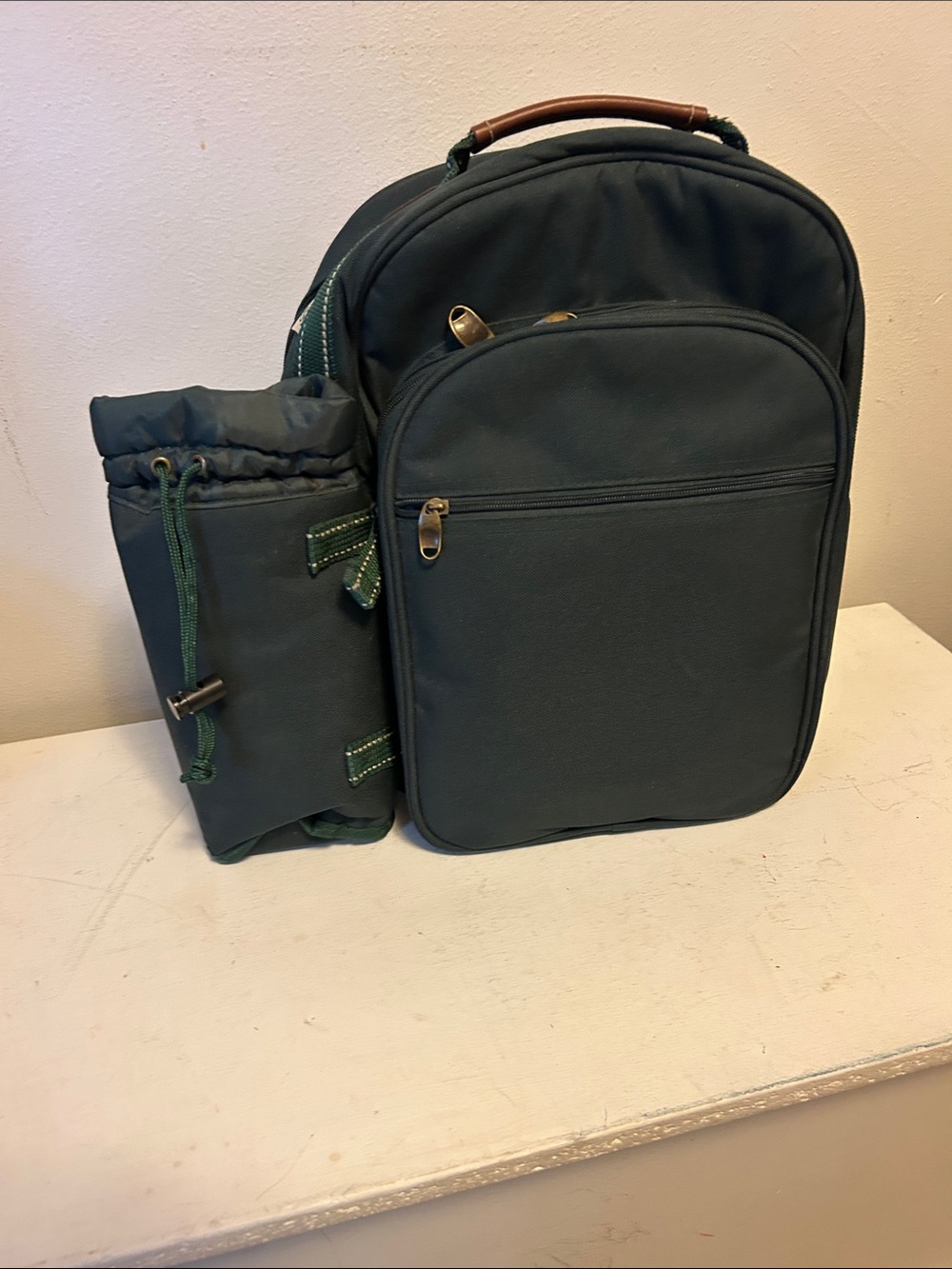 Vintage Dark Green Picnic Backpack with Detachable Wine Compartment - Picture 3 of 6